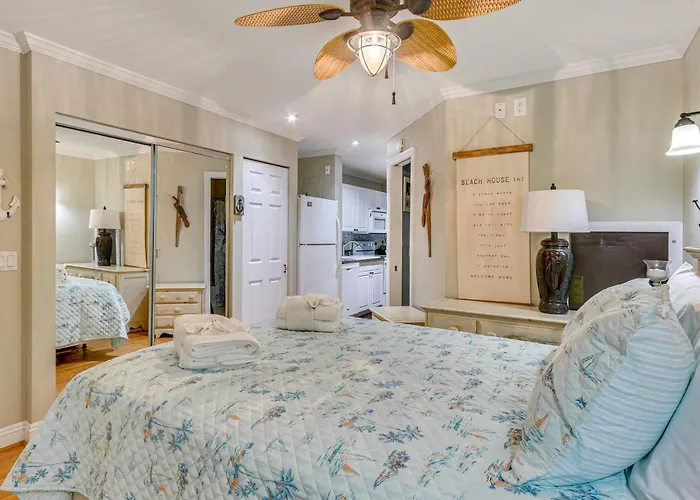 Hilton Head Gem Walk To Coligny Plaza And Beach!