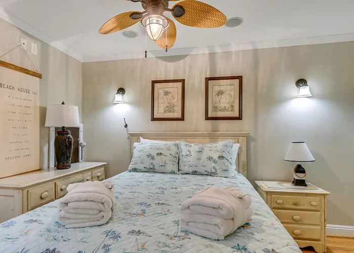 Hilton Head Gem Walk To Coligny Plaza And Beach!
