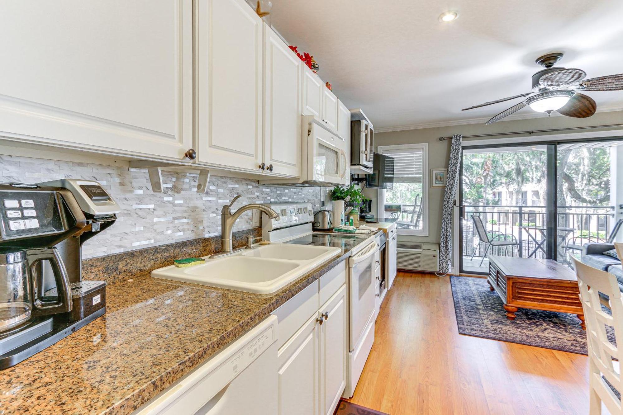 Hilton Head Gem Walk To Coligny Plaza And Beach!