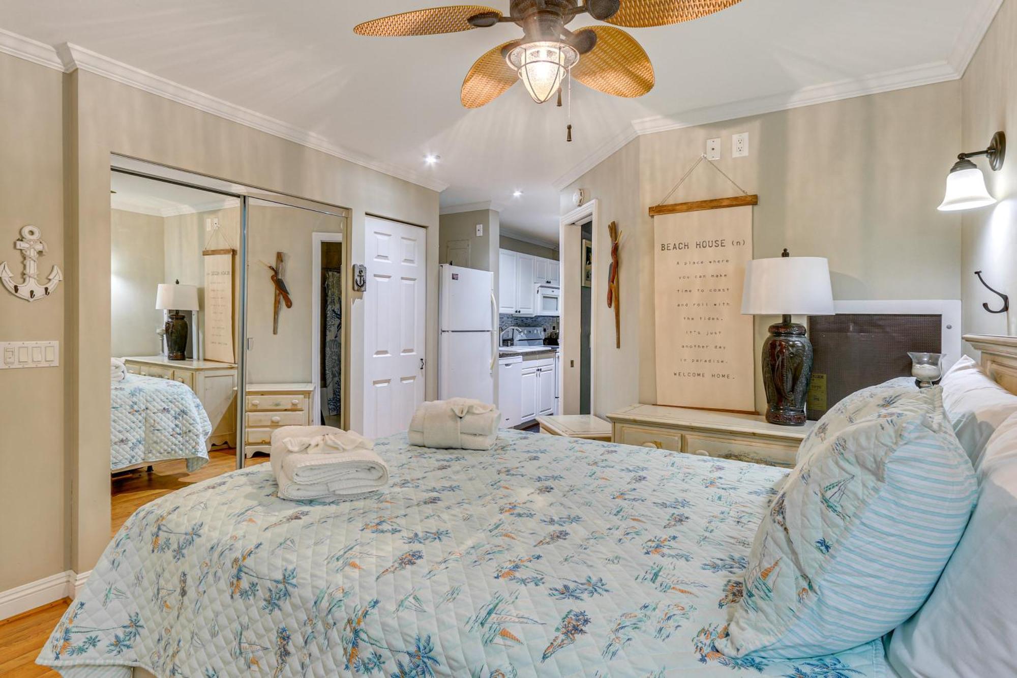 Hilton Head Gem Walk To Coligny Plaza And Beach!